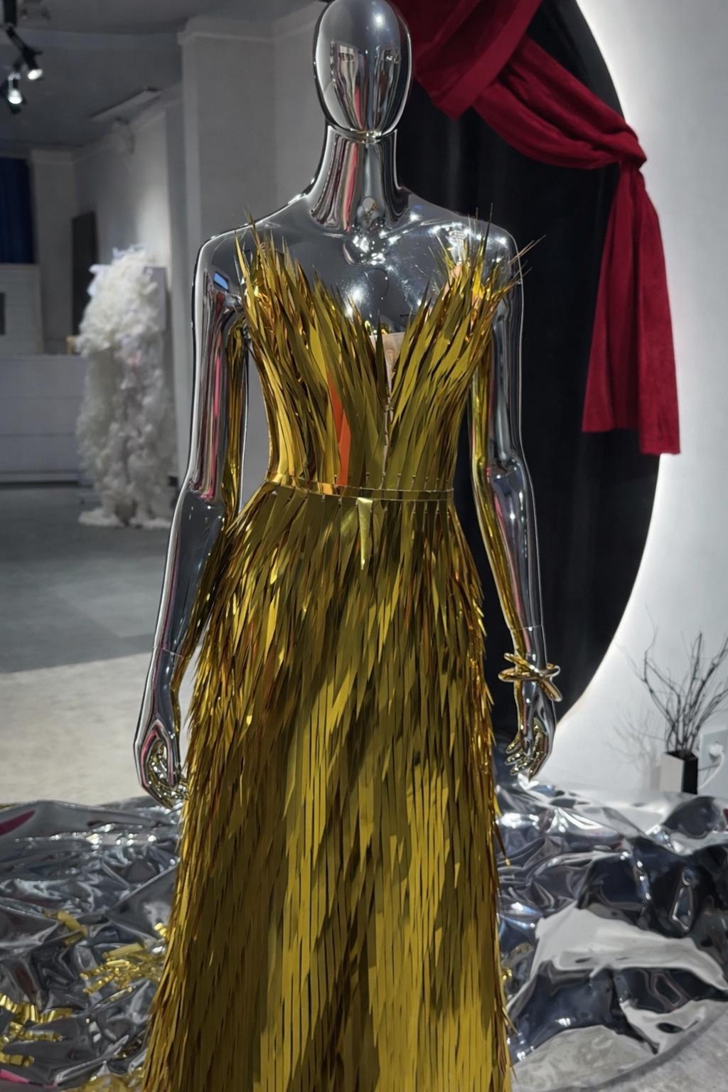 Gold dress Spike